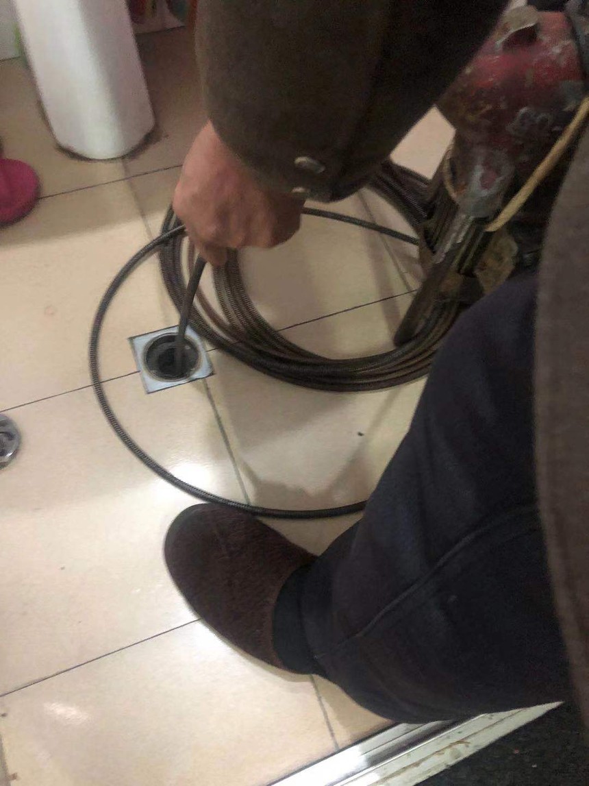 个旧管道疏通，疏通下水道