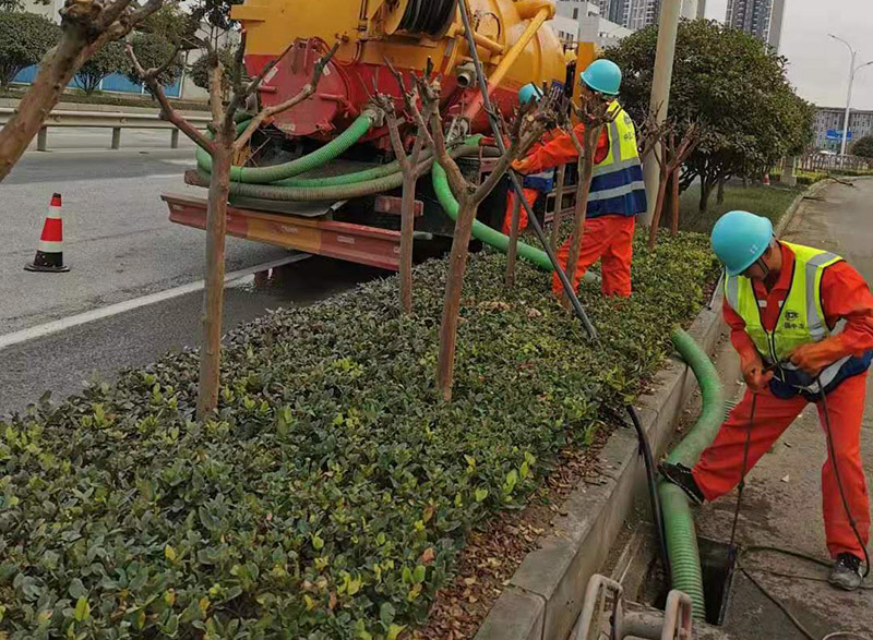 个旧市政管道清淤