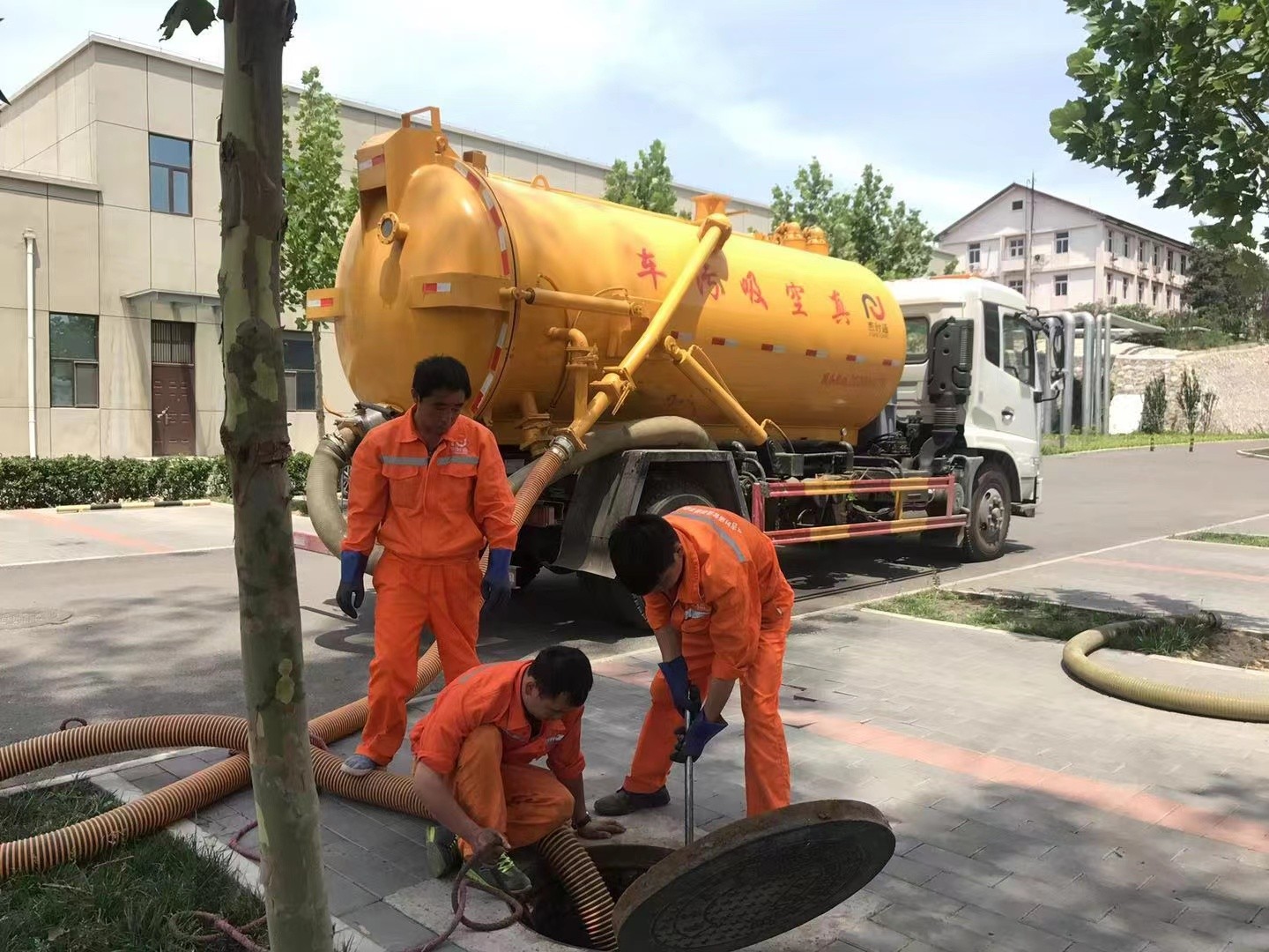 个旧化粪池清理与5-8吨吸粪车施工效率分析